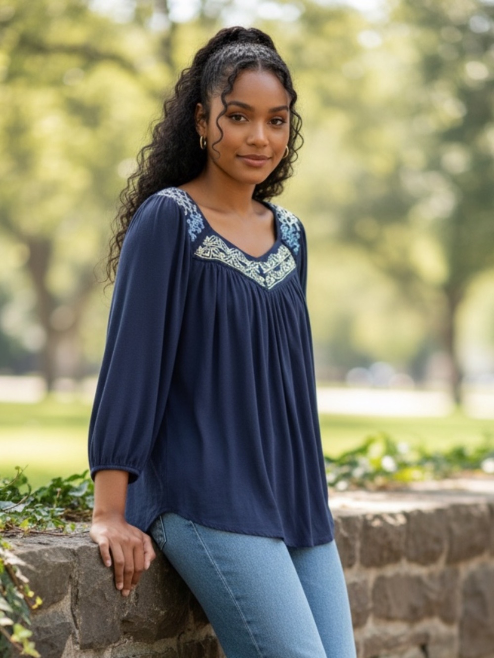 Lucky Brand navy Boho Embroidered Top size medium